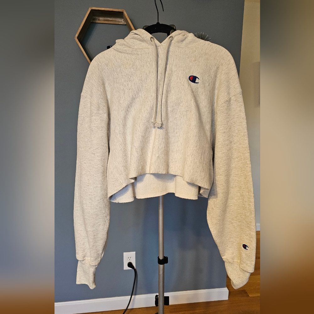 CHAMPION CROPPED HOODIE - SIZE MEDIUM